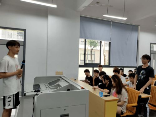 只争朝夕，奋斗新学年——计算机网络工程专业主题班会纪实